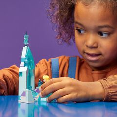 LEGO® Disney Patio del castillo de Elsa 43199