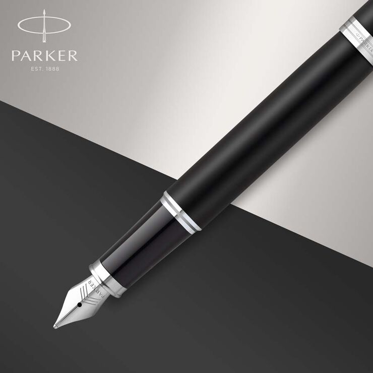 Pluma Parker Im Essential negro