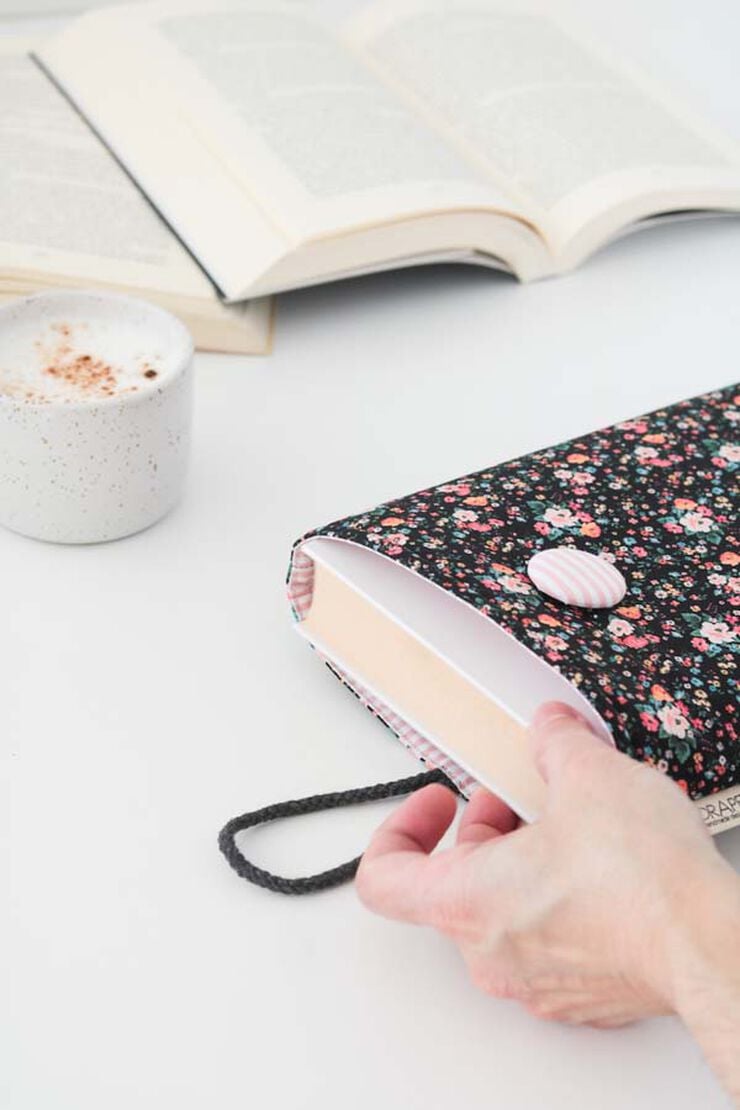 Funda de Libro Flores oscuras