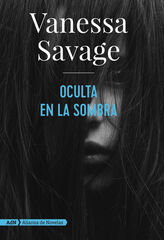 Oculta en la sombra Oculta en la sombra