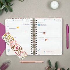 Agenda Finocam Moniquilla D&iacute;a P&aacute;gina 2027 Catal&aacute;n Rosa