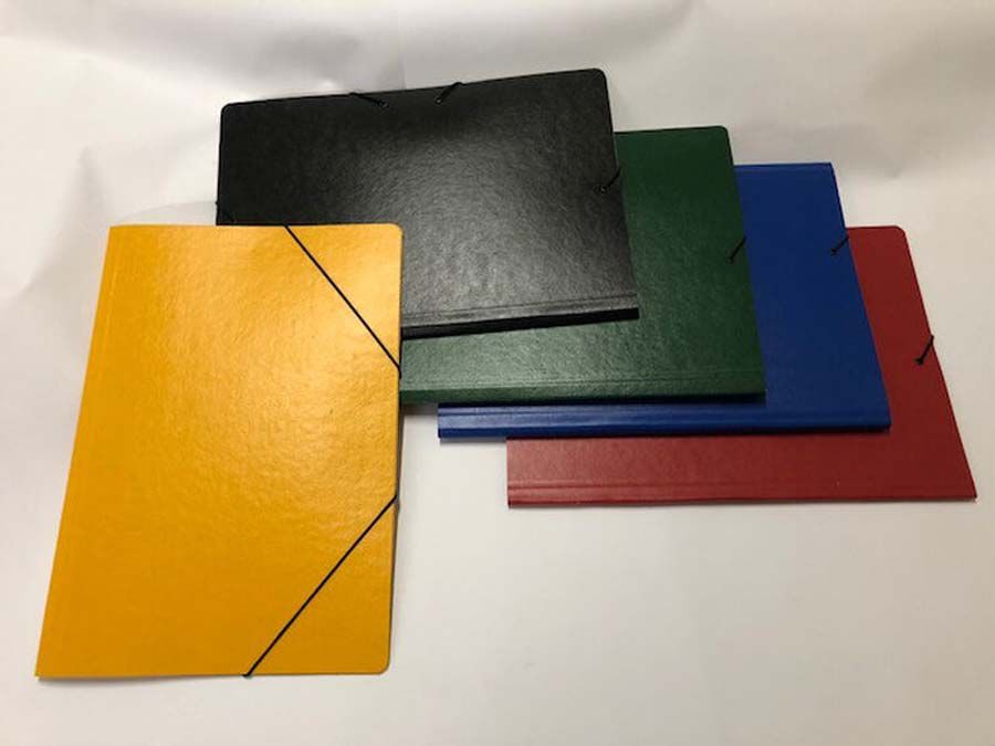 Carpeta cart&oacute;n con gomas A4 Soldaplastic negro