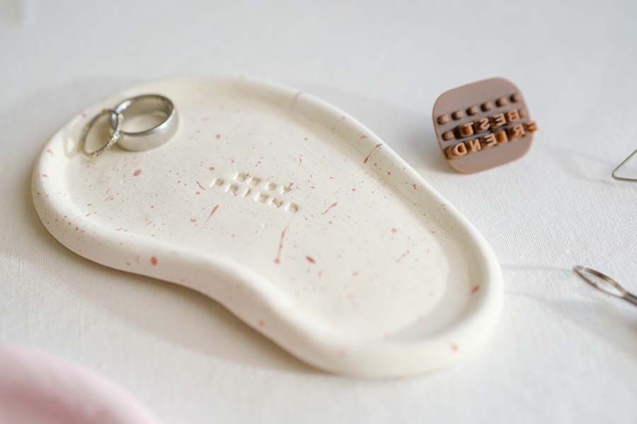 Taller de Cer&agrave;mica per a adults - Crea i estampa el teu platet per a joies