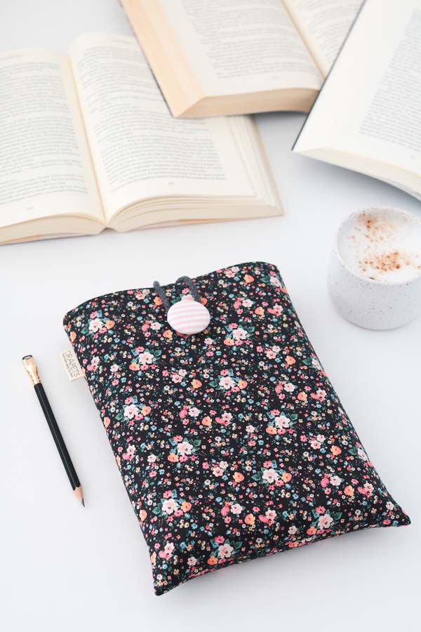 Funda de Libro Flores oscuras