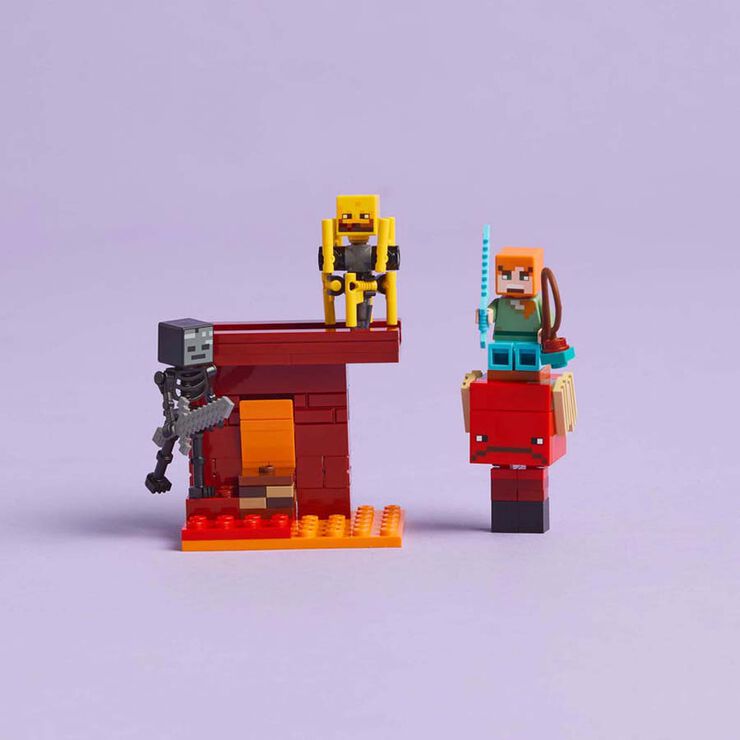 LEGO® Minecraft La Batalla de Lava del Inframundo 21266