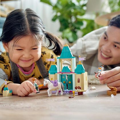 LEGO® Disney Frozen Castell de Jocs d'Anna i Olaf 43204