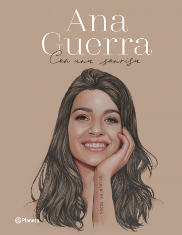con una sonrisa