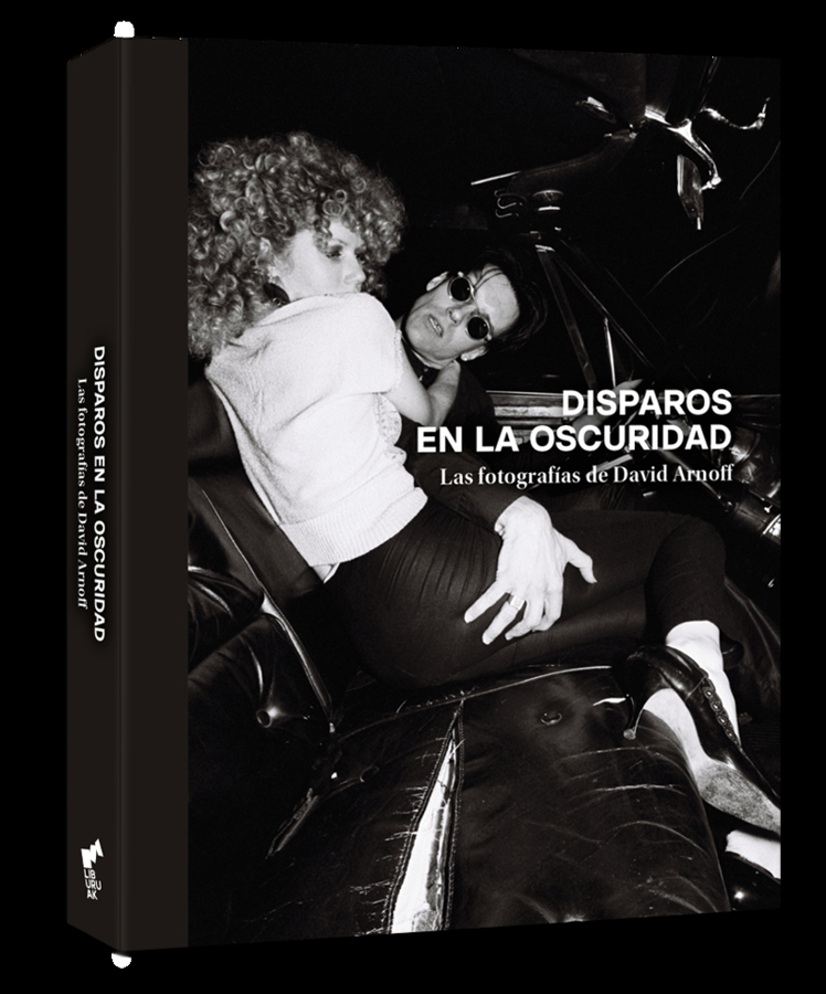 disparos en la oscuridad