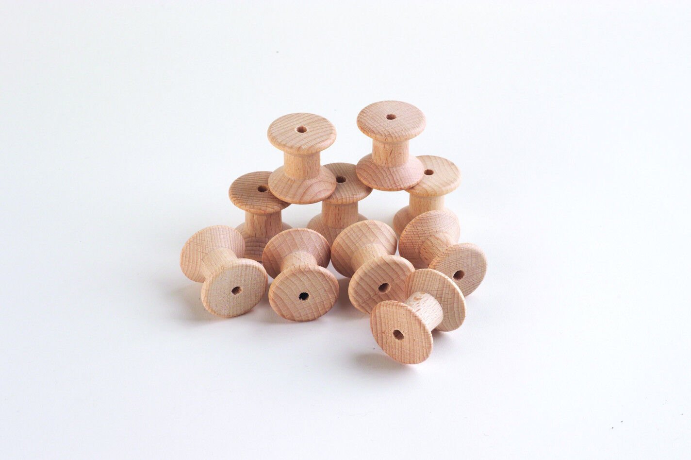 Carretes de madera natural